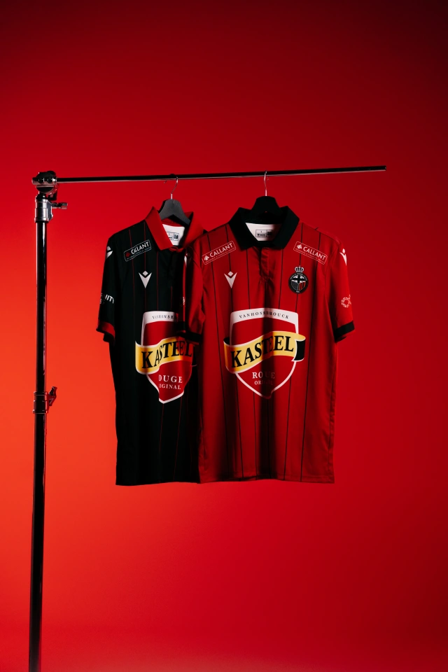 Thuis- en uitshirt van Mandel United 2026-2027 met bedrukking Kasteel Rouge, Callant en Infinity Jobs