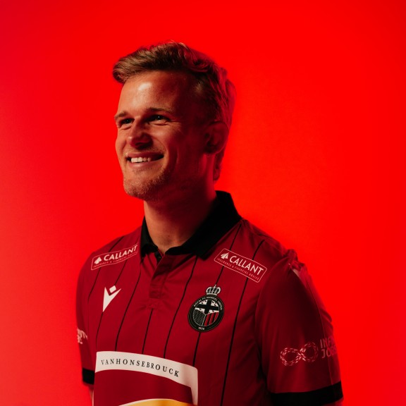Aaron Dhondt middenvelder Mandel United