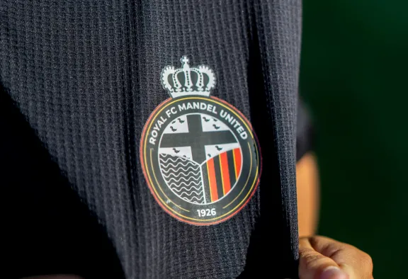 Mandel United Academy logo op shirt